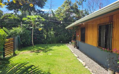 Beach Style Home 5 minutes to Uvita